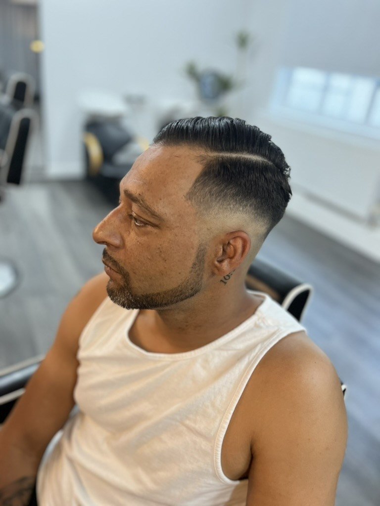 Skin fade with sharp side profile by Swarv Studio